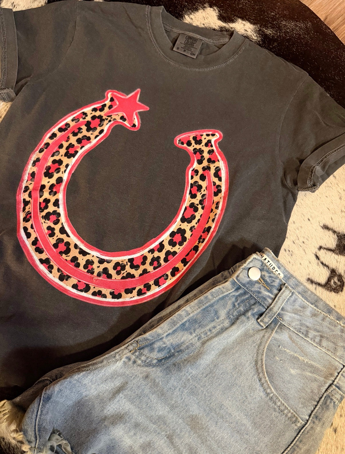 Leopard Pink Horseshoe Tee